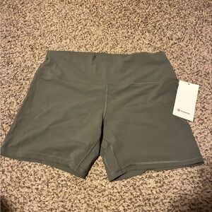 lululemon Align size 16 Olive dark green High-Rise Short 6"